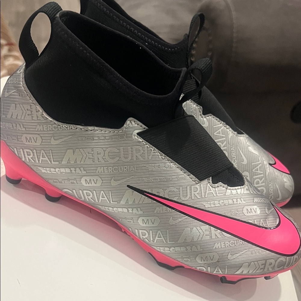 Nike Mercurial Cleats Silver and Pink Football Soccer .